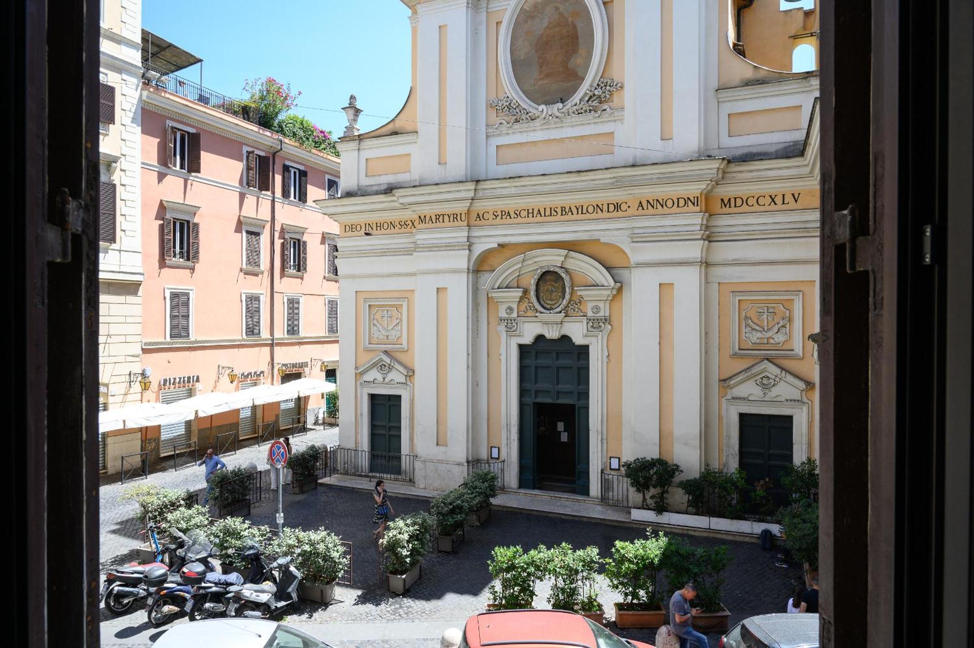 O Magenta Baylon Affittacamere Roma